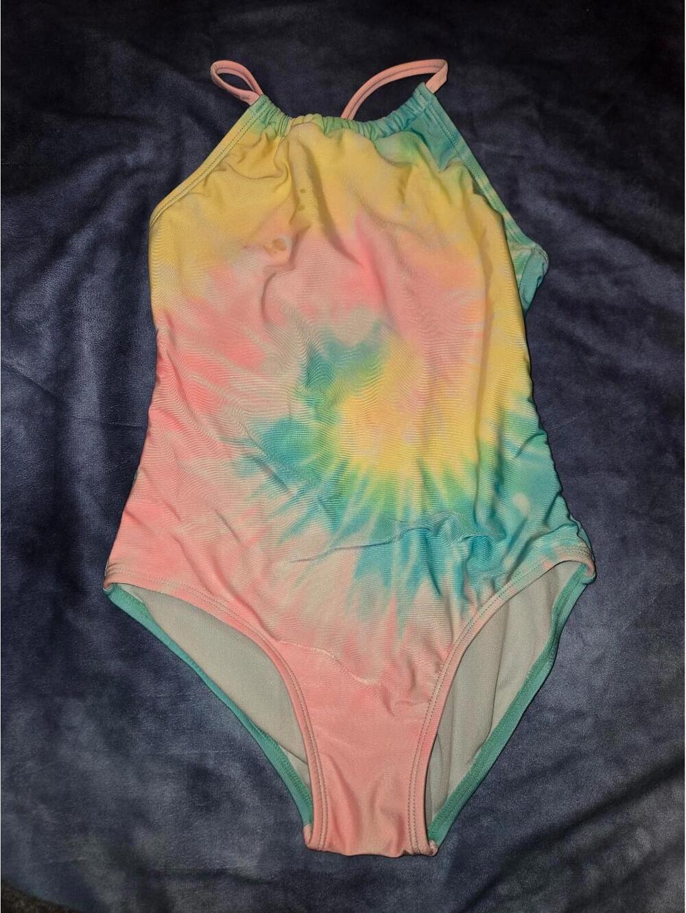 Girls swimsuit